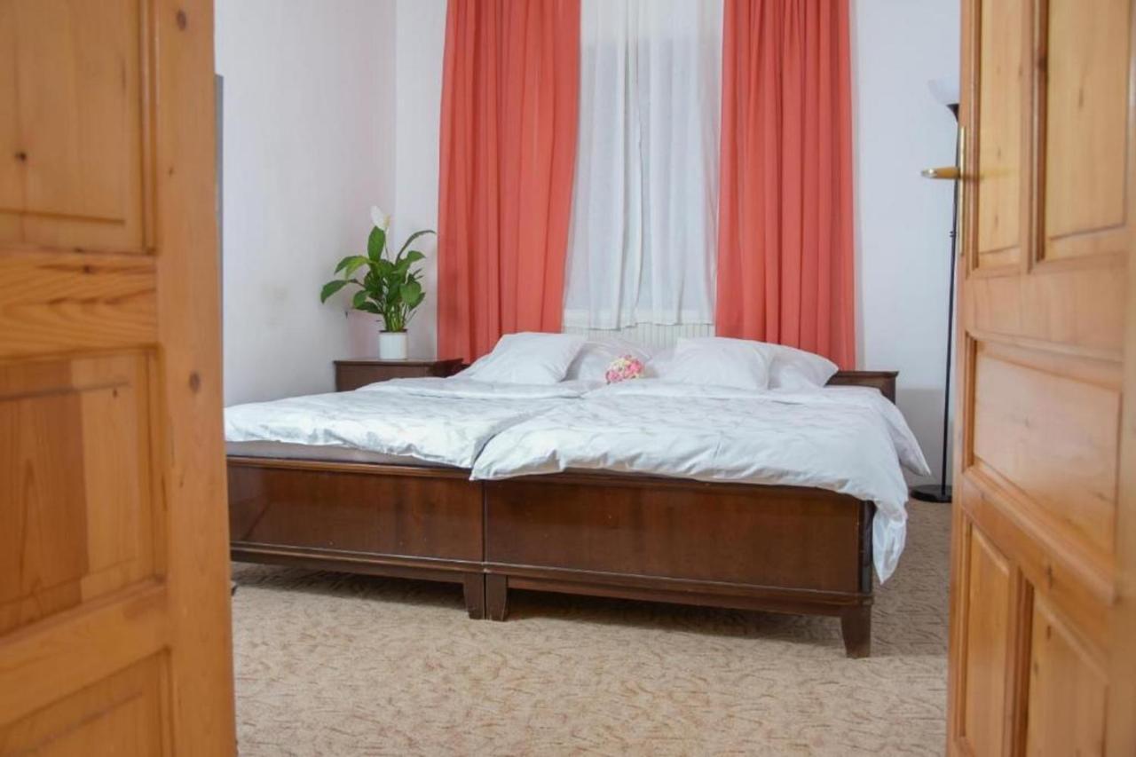 Erzsébet Vendégház és Apartman Hajdúszoboszló Esterno foto